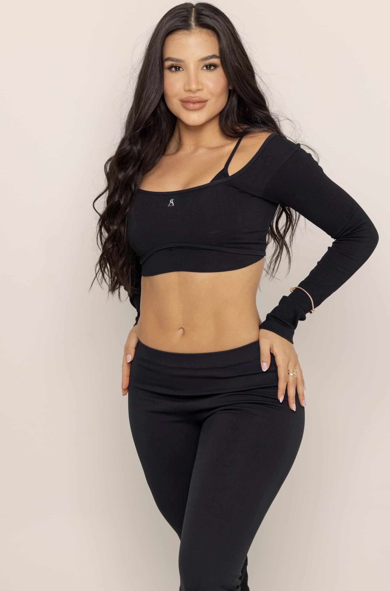 Aura Black alt